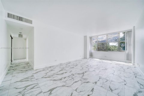 Condo in Miami Beach, Florida, 2 bedrooms  № 1347594 - photo 6