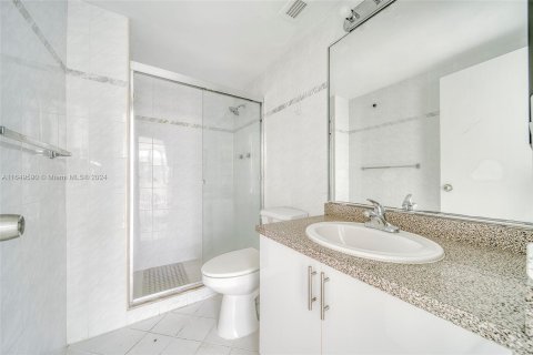 Condo in Miami Beach, Florida, 2 bedrooms  № 1347594 - photo 18