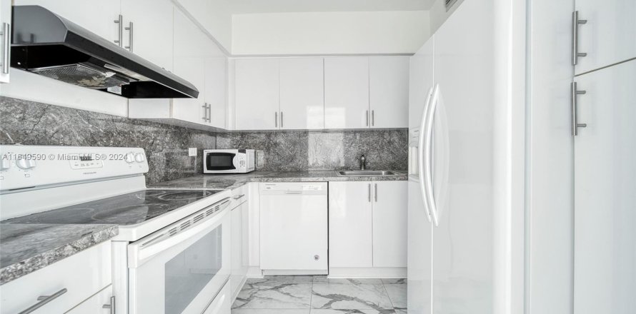 Condominio en Miami Beach, Florida, 2 dormitorios  № 1347594