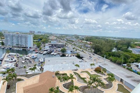 Condominio en venta en North Miami, Florida, 2 dormitorios, 83.61 m2 № 680203 - foto 2