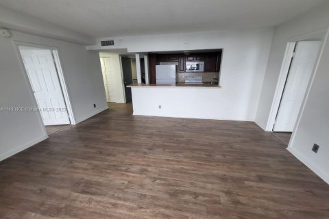 Condominio en venta en North Miami, Florida, 2 dormitorios, 83.61 m2 № 680203 - foto 6