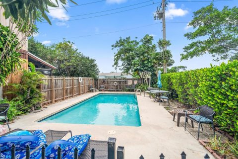 Copropriété à vendre à Deerfield Beach, Floride: 2 chambres, 94.76 m2 № 1230164 - photo 1