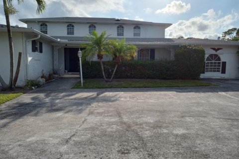 House in Palm Beach Gardens, Florida 8 bedrooms, 549.24 sq.m. № 1230162 - photo 2