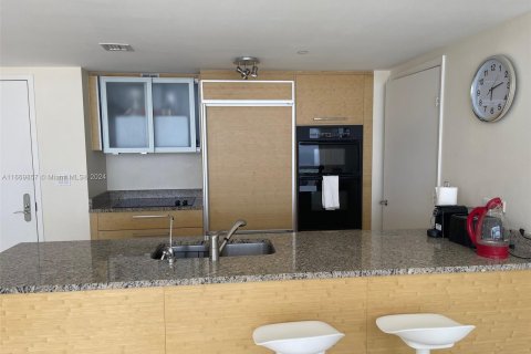 Condo in Hallandale Beach, Florida, 1 bedroom  № 1387722 - photo 14