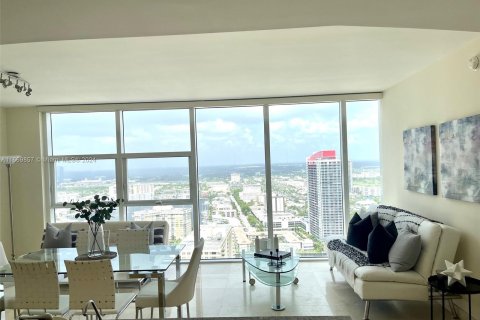 Condo in Hallandale Beach, Florida, 1 bedroom  № 1387722 - photo 10