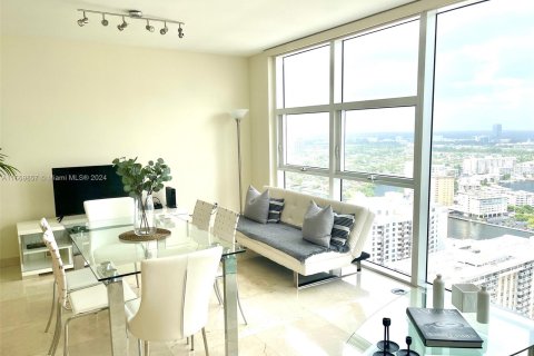 Condo in Hallandale Beach, Florida, 1 bedroom  № 1387722 - photo 5