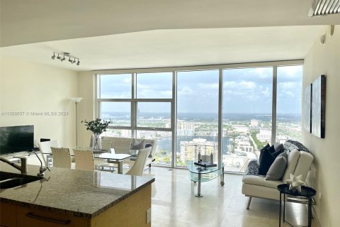 Condo in Hallandale Beach, Florida, 1 bedroom  № 1387722 - photo 6