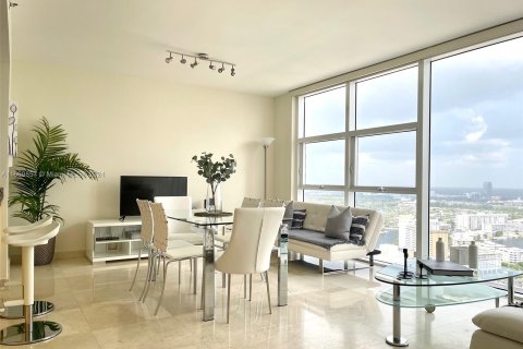 Condo in Hallandale Beach, Florida, 1 bedroom  № 1387722 - photo 4