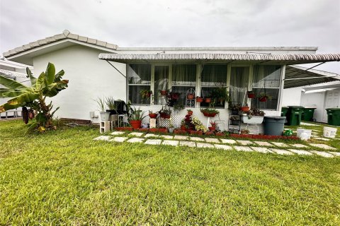 House in Tamarac, Florida 2 bedrooms, 82.13 sq.m. № 1231232 - photo 8