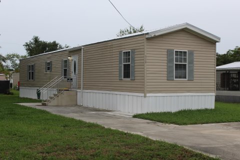 House in Clewiston, Florida 3 bedrooms, 98.85 sq.m. № 1231231 - photo 13