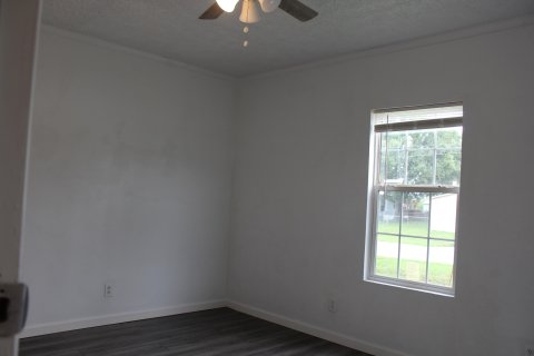 House in Clewiston, Florida 3 bedrooms, 98.85 sq.m. № 1231231 - photo 3