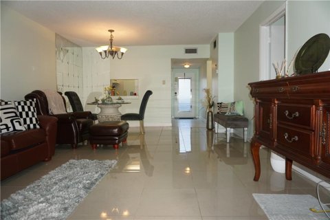 Condominio en venta en Margate, Florida, 2 dormitorios, 85.47 m2 № 585721 - foto 14