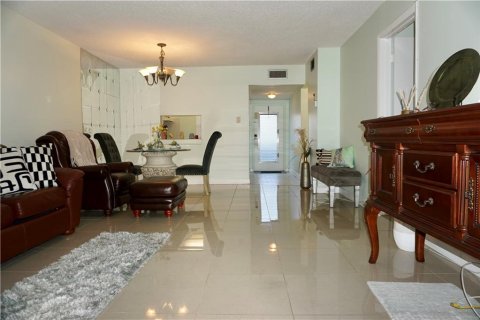 Condominio en venta en Margate, Florida, 2 dormitorios, 85.47 m2 № 585721 - foto 5