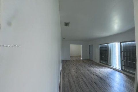 Villa ou maison à vendre à Hialeah, Floride: 4 chambres, 127.74 m2 № 1316256 - photo 6