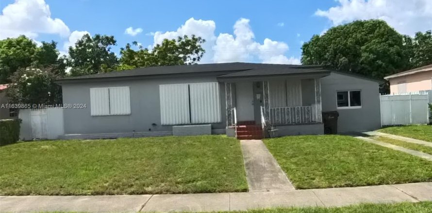 Villa ou maison à Hialeah, Floride 4 chambres, 127.74 m2 № 1316256