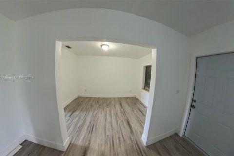 Villa ou maison à vendre à Hialeah, Floride: 4 chambres, 127.74 m2 № 1316256 - photo 5