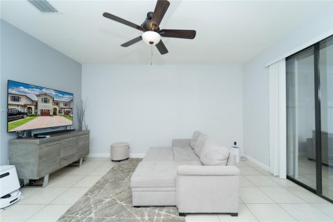 Touwnhouse à vendre à Hialeah, Floride: 4 chambres, 177.81 m2 № 1316255 - photo 6