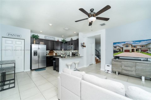 Townhouse in Hialeah, Florida 4 bedrooms, 177.81 sq.m. № 1316255 - photo 7