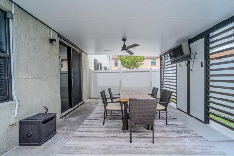 Adosado en venta en Hialeah, Florida, 4 dormitorios, 177.81 m2 № 1316255 - foto 22