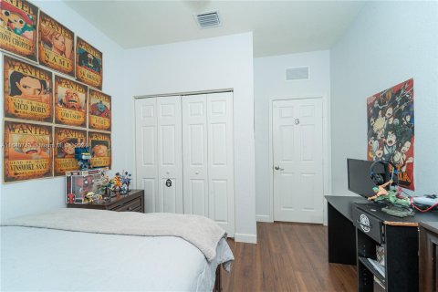 Touwnhouse à vendre à Hialeah, Floride: 4 chambres, 177.81 m2 № 1316255 - photo 12