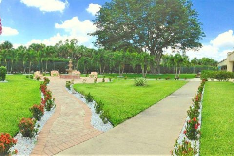 Condo in Palm Springs, Florida, 1 bedroom  № 994128 - photo 15