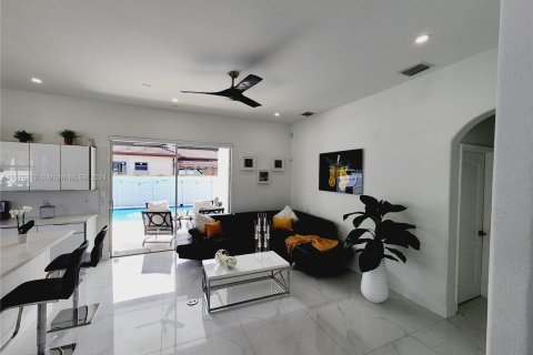 Villa ou maison à vendre à Hialeah, Floride: 4 chambres, 197.32 m2 № 1401473 - photo 13