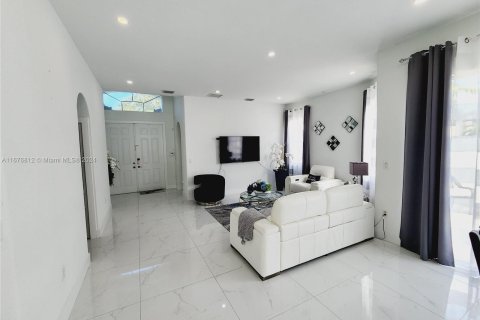 Casa en venta en Hialeah, Florida, 4 dormitorios, 197.32 m2 № 1401473 - foto 6