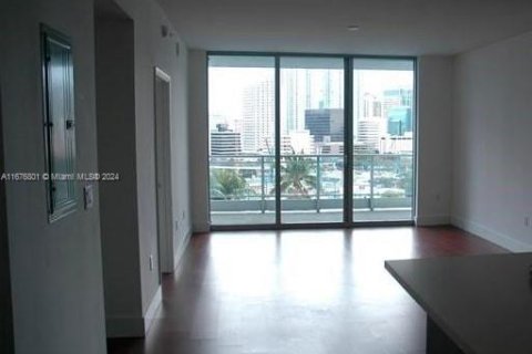 Condo in Miami, Florida, 2 bedrooms  № 1401472 - photo 2