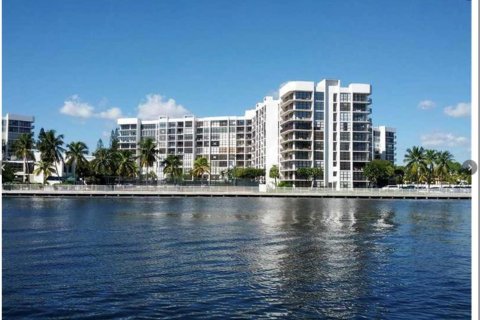 Condominio en venta en Hallandale Beach, Florida, 1 dormitorio, 99.87 m2 № 1079833 - foto 7