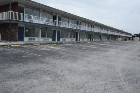 Immobilier commercial à vendre à Tampa, Floride: 4189.89 m2 № 1387513 - photo 13