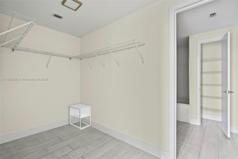 Condo in Sunrise, Florida, 2 bedrooms  № 1215312 - photo 4