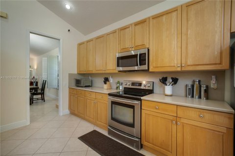 Villa ou maison à vendre à Coral Springs, Floride: 4 chambres, 285.49 m2 № 1215293 - photo 16