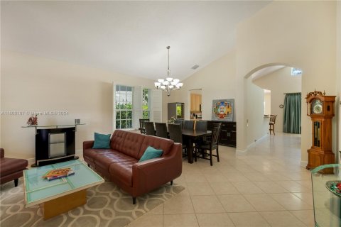 Villa ou maison à vendre à Coral Springs, Floride: 4 chambres, 285.49 m2 № 1215293 - photo 3