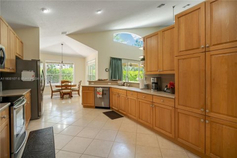 House in Coral Springs, Florida 4 bedrooms, 285.49 sq.m. № 1215293 - photo 15