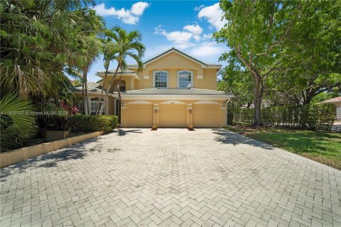 House in Coral Springs, Florida 4 bedrooms, 285.49 sq.m. № 1215293 - photo 1