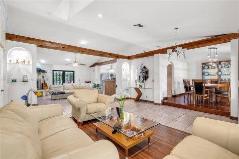 Villa ou maison à vendre à Pembroke Pines, Floride: 3 chambres, 268.49 m2 № 1309972 - photo 19