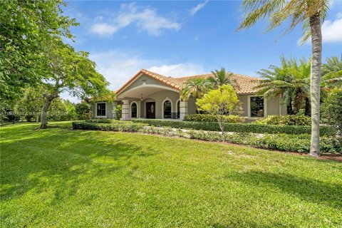 Villa ou maison à vendre à Pembroke Pines, Floride: 3 chambres, 268.49 m2 № 1309972 - photo 1