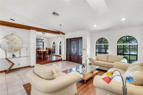 Villa ou maison à vendre à Pembroke Pines, Floride: 3 chambres, 268.49 m2 № 1309972 - photo 4