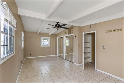 House in Tampa, Florida 4 bedrooms, 159.42 sq.m. № 1444767 - photo 8