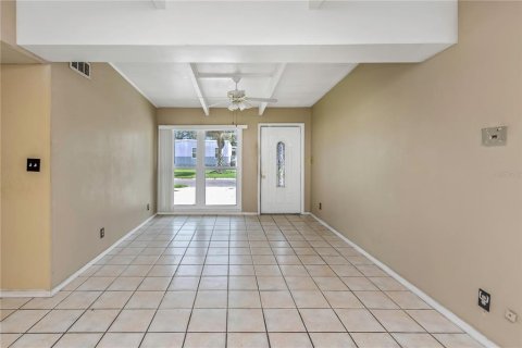 House in Tampa, Florida 4 bedrooms, 159.42 sq.m. № 1444767 - photo 2