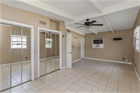 House in Tampa, Florida 4 bedrooms, 159.42 sq.m. № 1444767 - photo 9