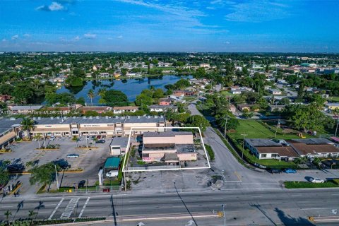 Купить коммерческую недвижимость в Майами-Гарденс, Флорида № 975882 - фото 5