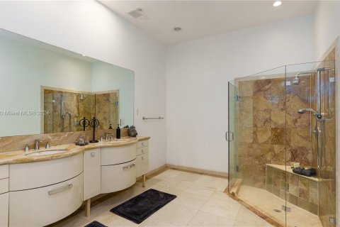 Casa en venta en Fort Lauderdale, Florida, 6 dormitorios, 340.86 m2 № 1238388 - foto 12