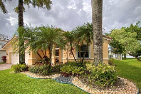 Villa ou maison à vendre à Weston, Floride: 4 chambres, 285.67 m2 № 1238389 - photo 2