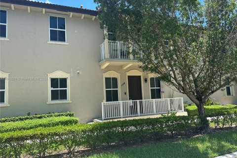 Townhouse in Homestead, Florida 4 bedrooms, 160.54 sq.m. № 1238435 - photo 2