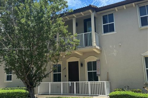 Townhouse in Homestead, Florida 4 bedrooms, 160.54 sq.m. № 1238435 - photo 1