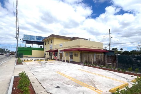 Commercial property in Hialeah, Florida № 1238598 - photo 3