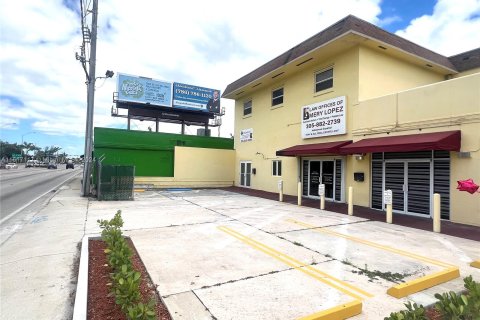 Propiedad comercial en venta en Hialeah, Florida № 1238598 - foto 4