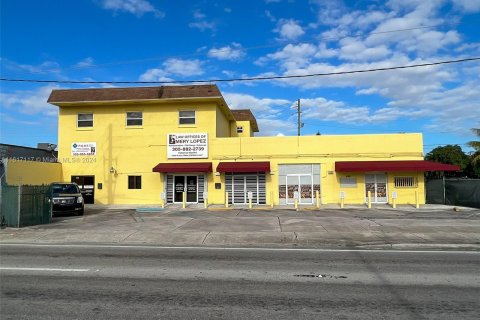 Commercial property in Hialeah, Florida № 1238598 - photo 2