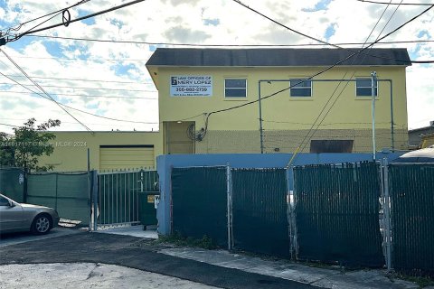 Propiedad comercial en venta en Hialeah, Florida № 1238598 - foto 8